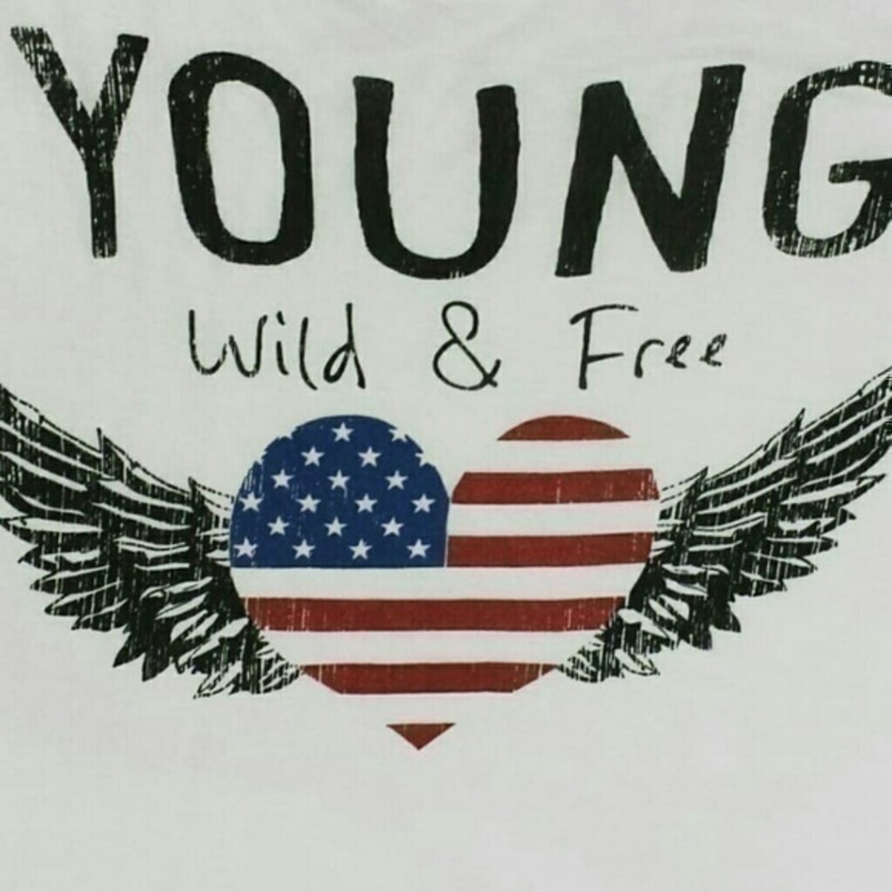 ☄️Charlotte Russe YOUNG WILD & Free T-Shirt